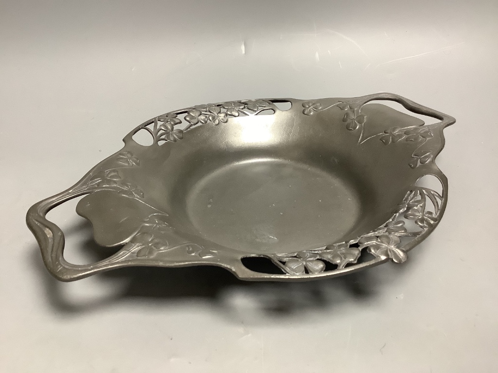 A Tudric planished pewter Golf Club Championship bowl, an unmarked Tudric dish and an Art Nouveau crumb scoop